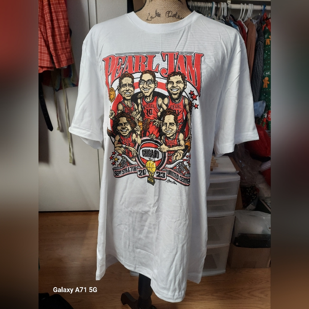 NEW, 2023 Chicago, Pearl Jam T Shirt